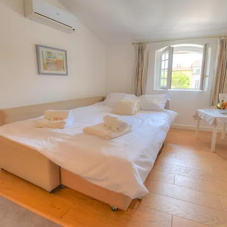 61 Place Nationale Antibes